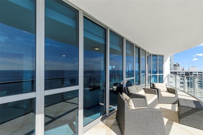 Building Photo - 3101 S Ocean Dr