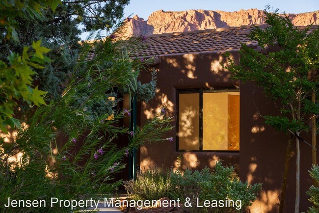 Building Photo - 3 br, 2 bath House - 712 N. Wisteria Way