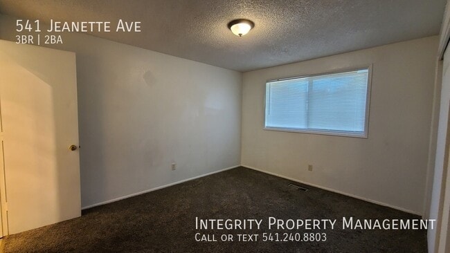 Building Photo - 541 Jeanette Ave