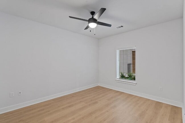 Building Photo - 2500 Longview St