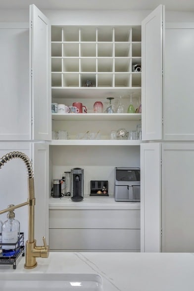 Building Photo - 302 S Saint Mary Ave