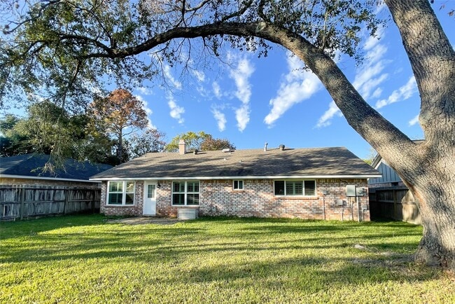 Building Photo - 13607 Fernhill Dr