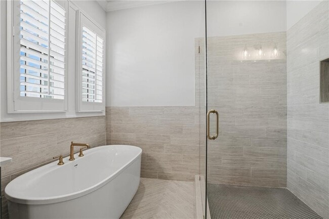 Building Photo - 1254 Six Sisters St