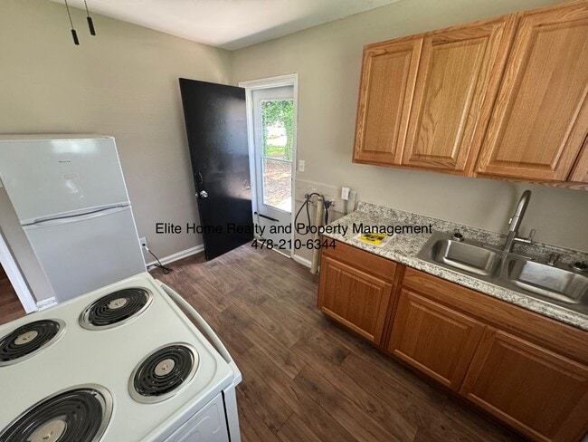 Building Photo - 1073 Haywood Rd