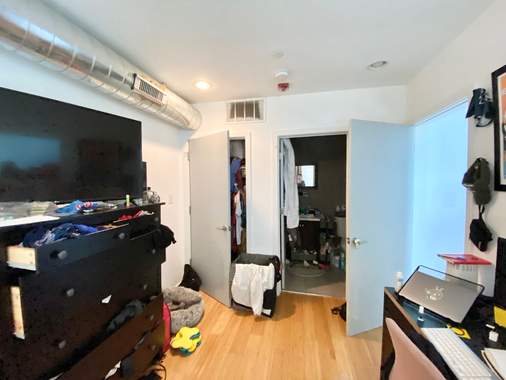 Building Photo - 457 E Girard Ave