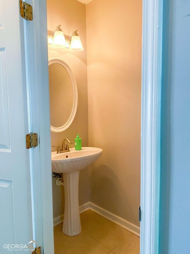 Building Photo - 5553 Strathmoor Manor Cir