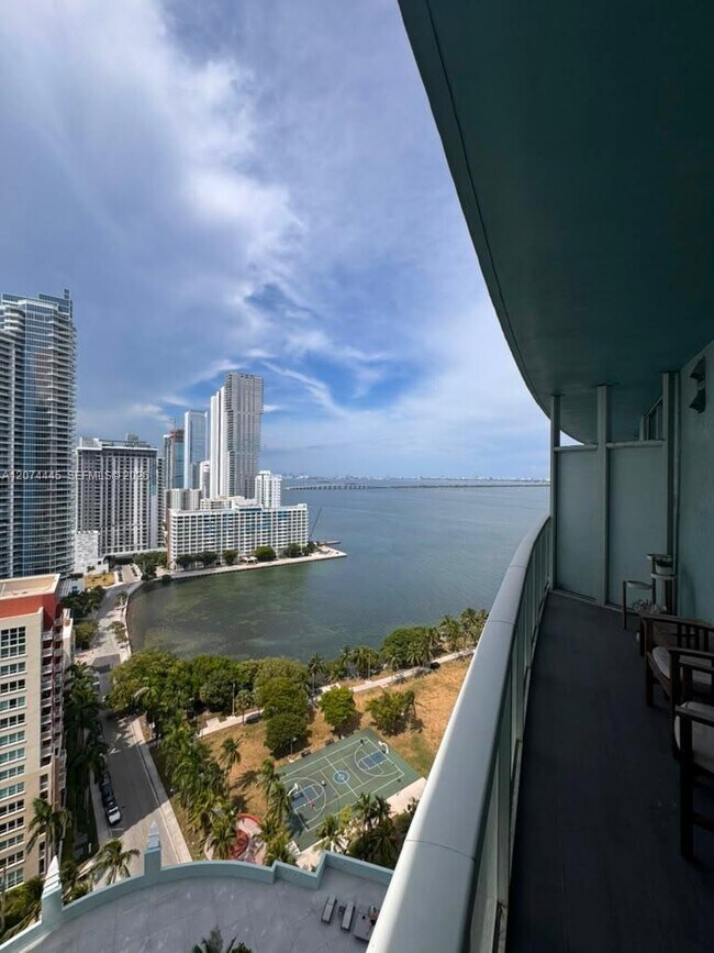Building Photo - 1900 N Bayshore Dr