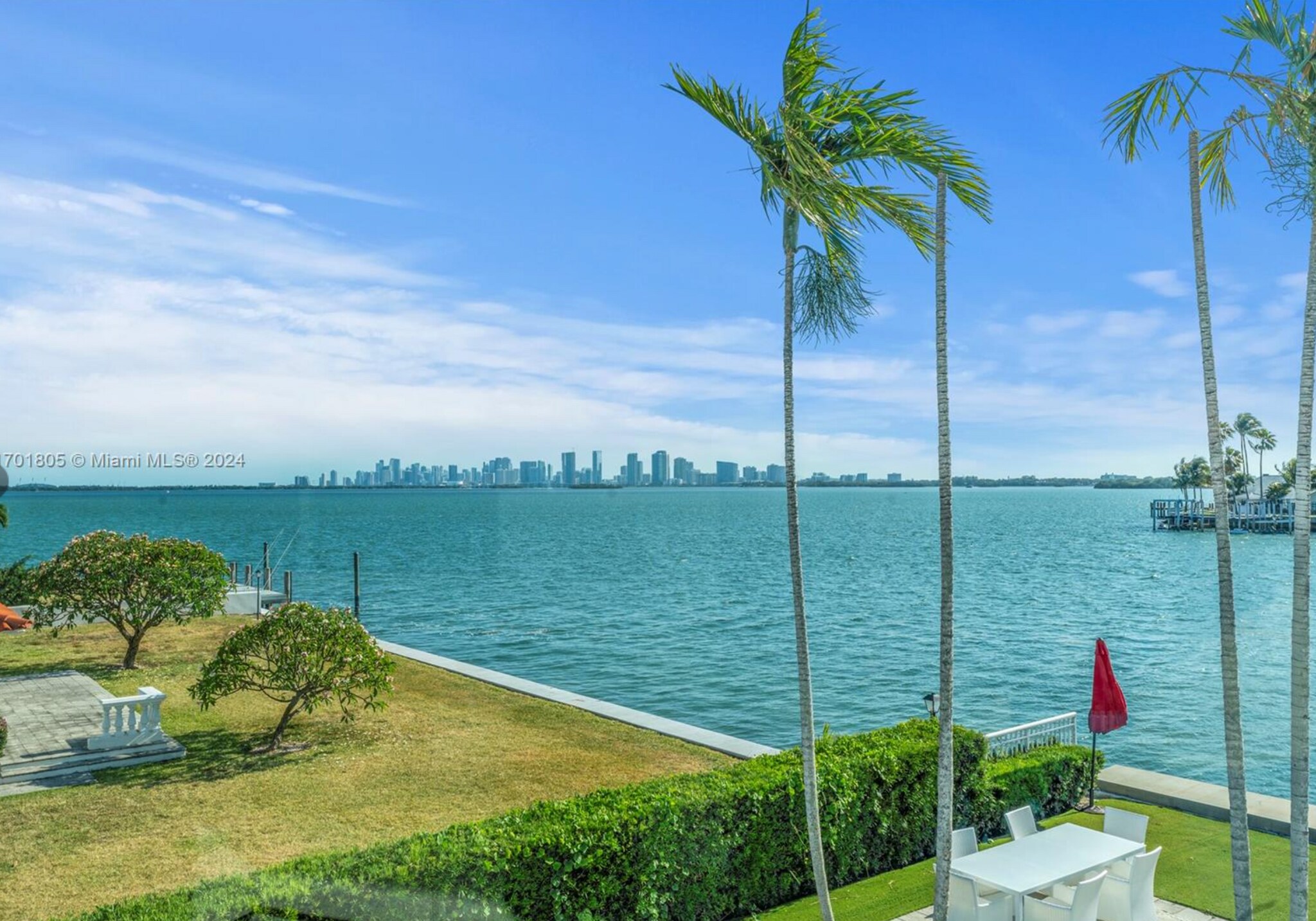 Building Photo - 7504 W Treasure Dr