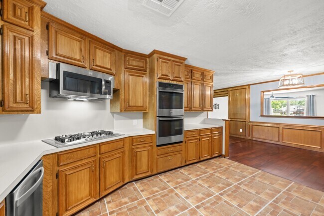 Building Photo - 616 Cannan Dr