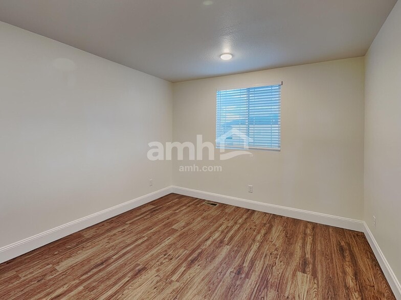 Building Photo - 3354 Fields Ave