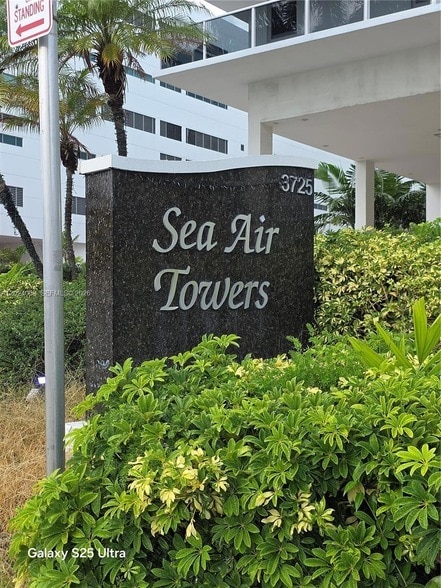 Building Photo - 3725 S Ocean Dr