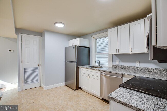 Kitchen - 269 4th Ave