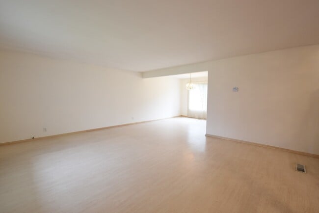 Building Photo - Remodeled & Spacious West San Jose 5 Bedroom 3 Bath Home