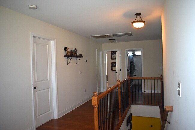 Building Photo - 2190 Harborview Dr