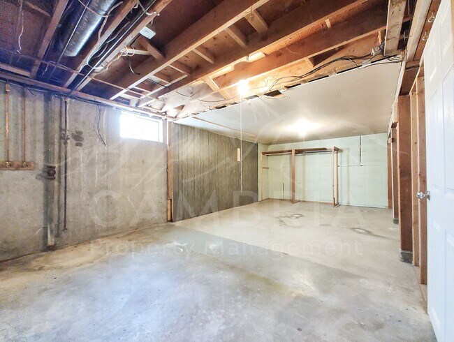 Building Photo - 1637 Paradise Ln