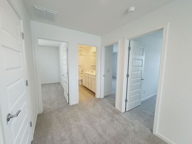 Building Photo - MOVE IN SPECIALS!! New 5-Bedroom Home in P...