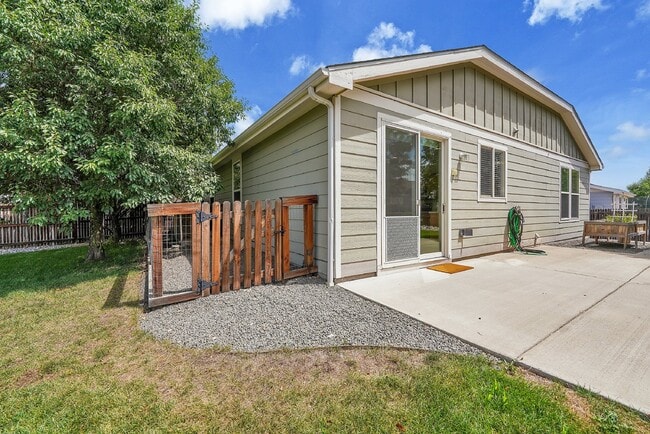 Building Photo - $2,695.95 - 3 bed, 2 bath in Lochbuie with a Large Backyard and In Unit Laundry!