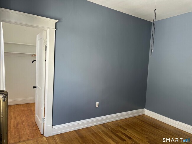 Building Photo - 20 Taylor St