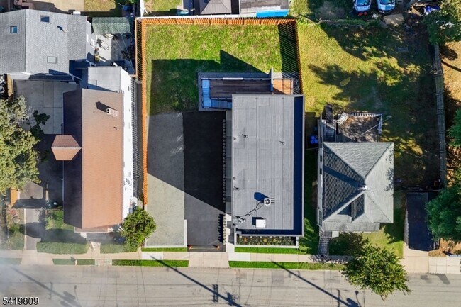 Building Photo - 246 Cortlandt St