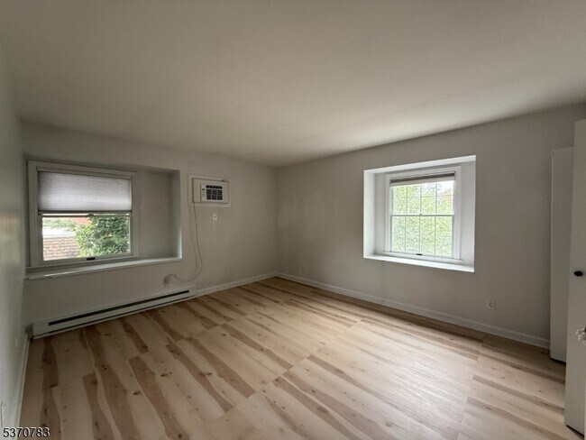 Building Photo - 301 Claremont Ave