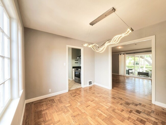 Building Photo - Two bed house in San Mateo