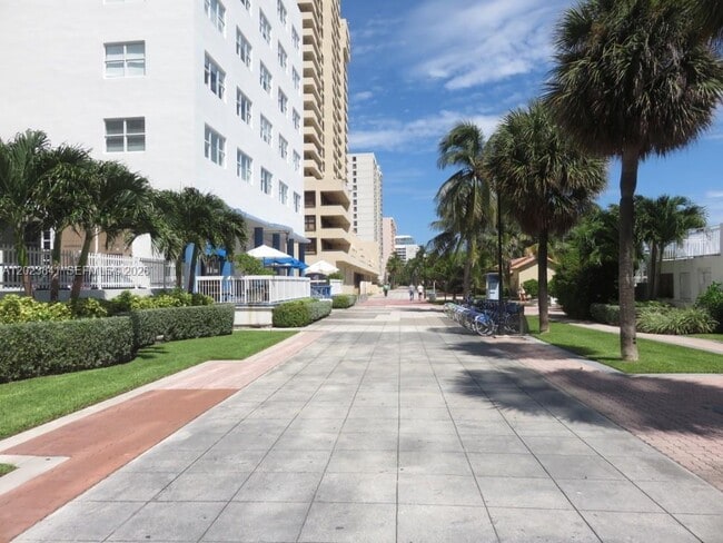Building Photo - 2457 Collins Ave
