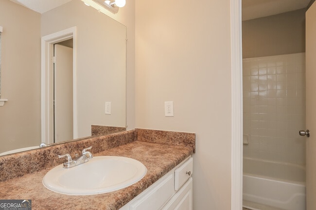 Building Photo - 2453 Crestdale Cir SE