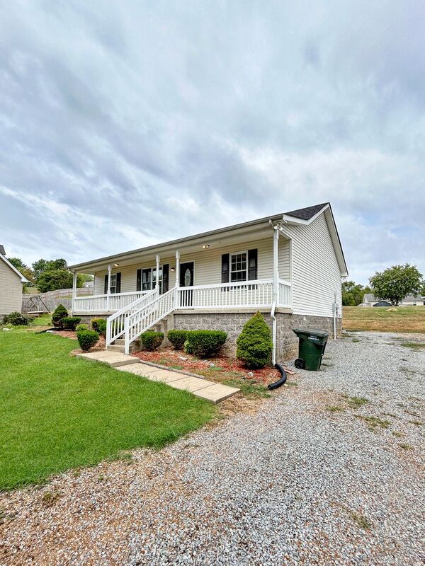 Building Photo - 130 Phillip Dr