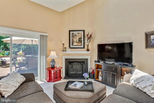 Building Photo - Experience elevated living in this beautifully renovated townhome nestled within the highly sough...
