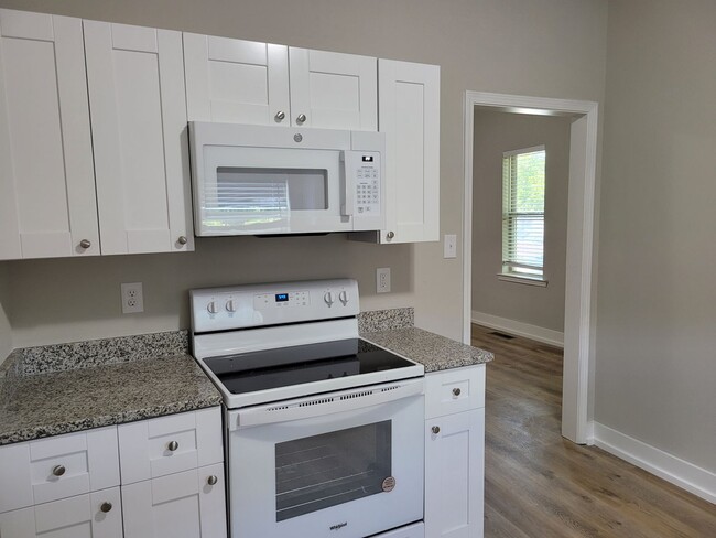 Building Photo - Renovated 1 BR 1 BA home in East Newnan