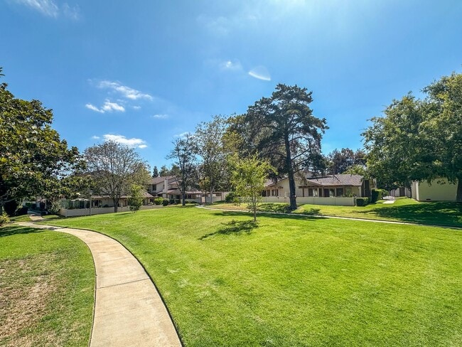 Building Photo - SD: Spacious 2BD/2BA Condo in Rancho Bernardo with Club Amenities, 2-Car Garage & Private Patio