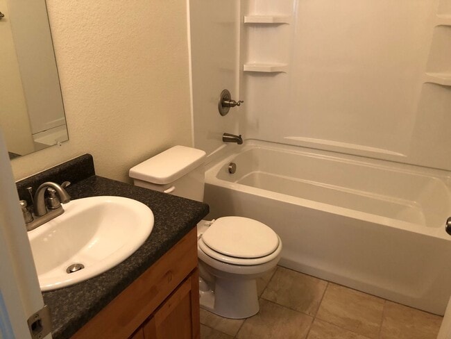 Building Photo - Fantastic Townhome in Wellington