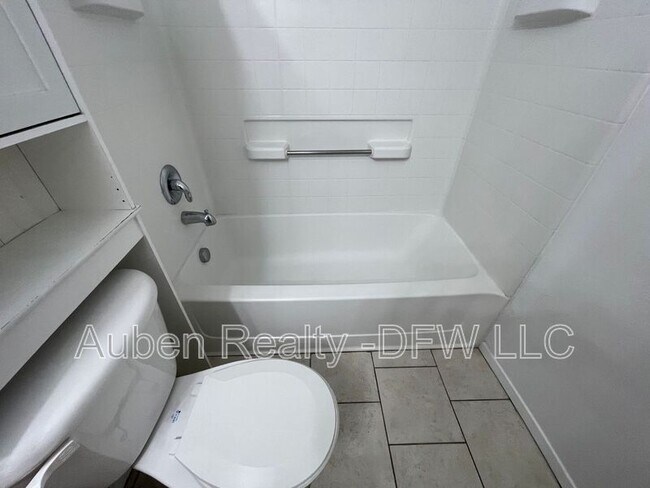 Building Photo - 121 Cambridge Dr