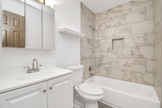 Building Photo - 1111 W Brompton Dr