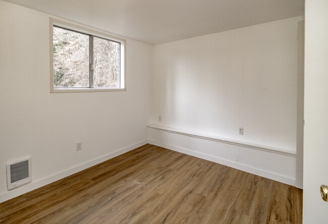 Building Photo - 13314 86 Ave E