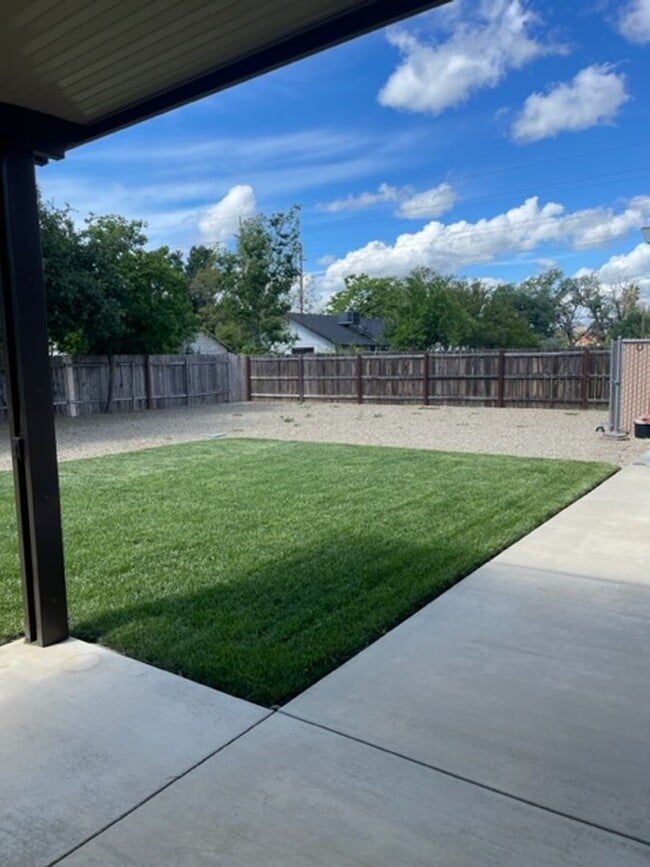 Building Photo - 3 Bedroom Home in Mistletoe Neighborhood