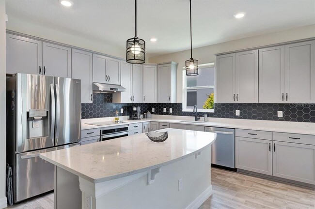 Building Photo - 3459 Current Ave