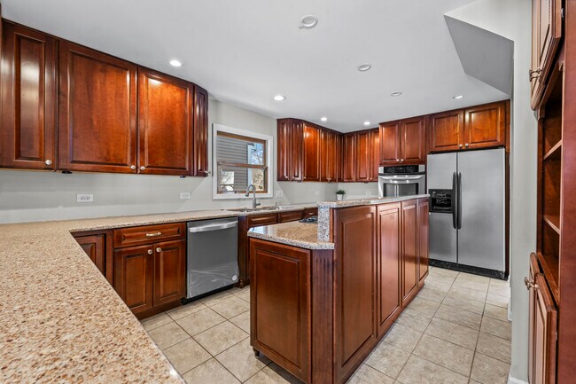 Building Photo - 9 Edgewood Rd