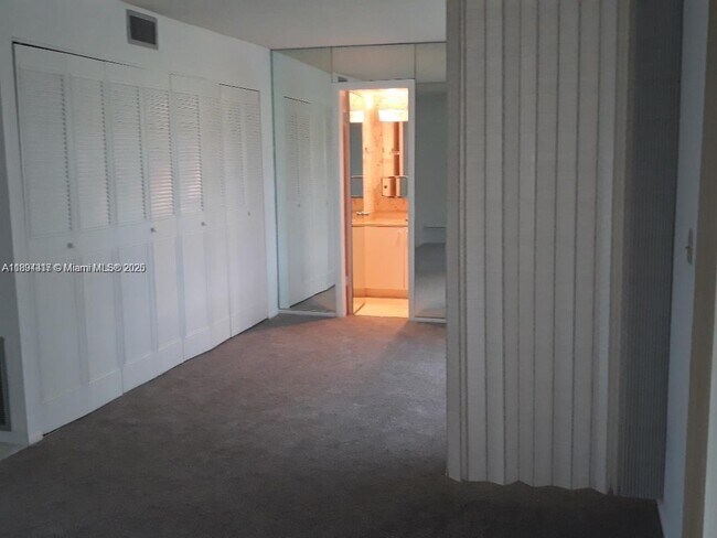 Building Photo - 147 Lake Carol Dr
