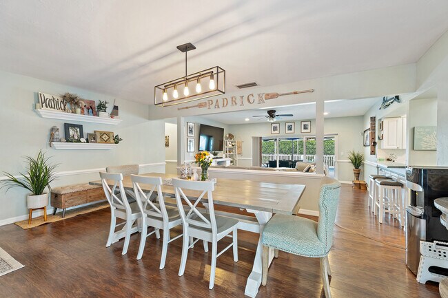 Building Photo - 9674 Dogwood Ave