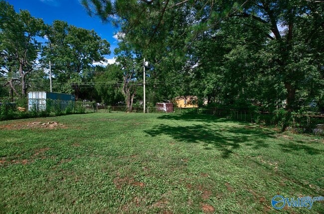 Building Photo - 908 Fairway Dr NW