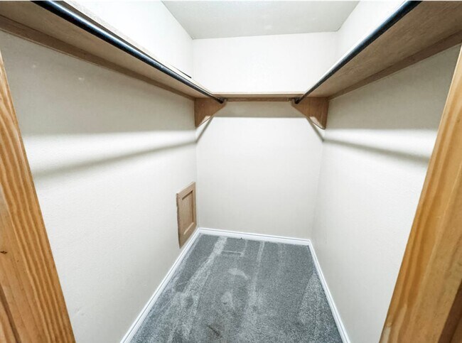 Building Photo - Adorable 2/2 Condo Available For Immediate...