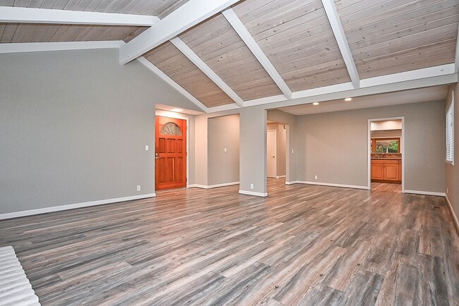 Building Photo - $3,950 -- STUNNING 4B/2BTH HOME IN BRIAR H...