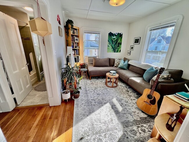 Building Photo - 14 Fairview Ave