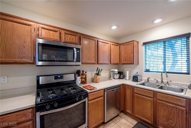 Building Photo - 5283 Broadlake Ln