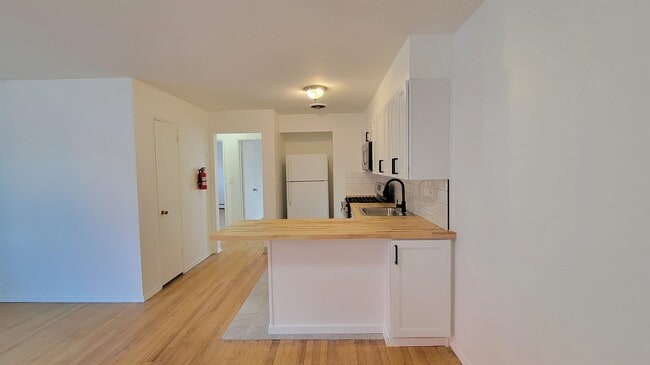 Building Photo - 204 Woodcliff Ave