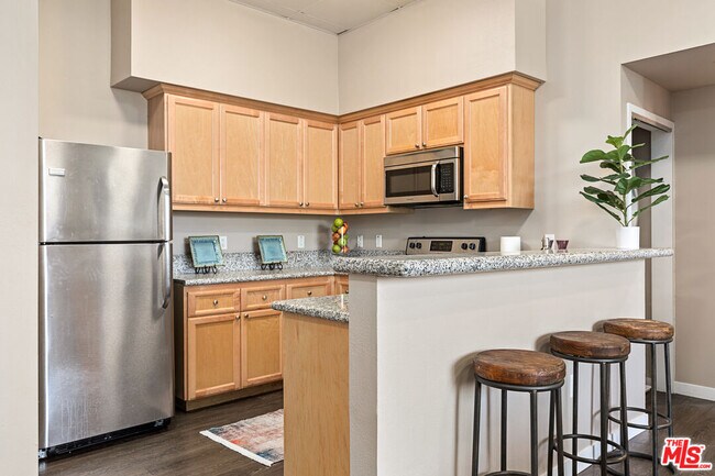 Building Photo - 630 W 28th St