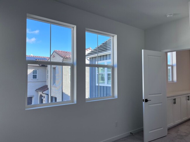 Building Photo - 4077 Pomelo Dr