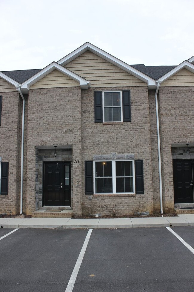 Primary Photo - Cedar Point Townhouse for Rent!