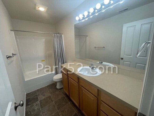 Building Photo - Beautiful 4 Bedroom 3 Bath In The Saddle Creek Community In Fife!